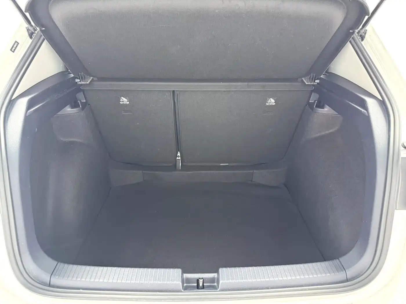 Volkswagen Tharu, миниатюра 13