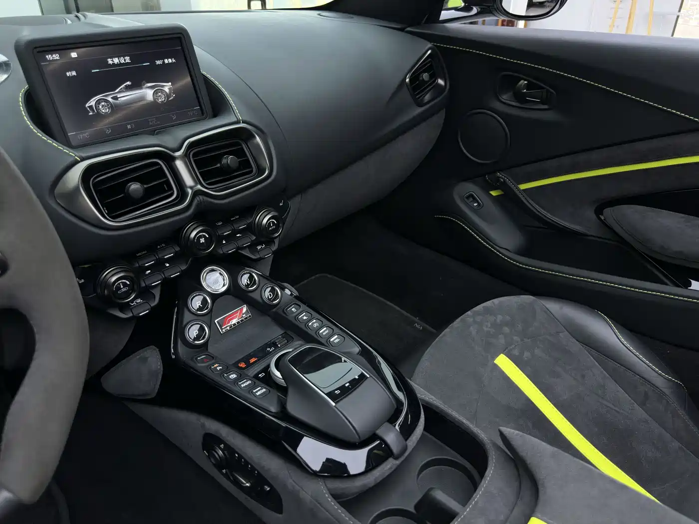 Aston Martin V8 Vantage 2022 4.0T V8 F1 Edition Roadster фото 27