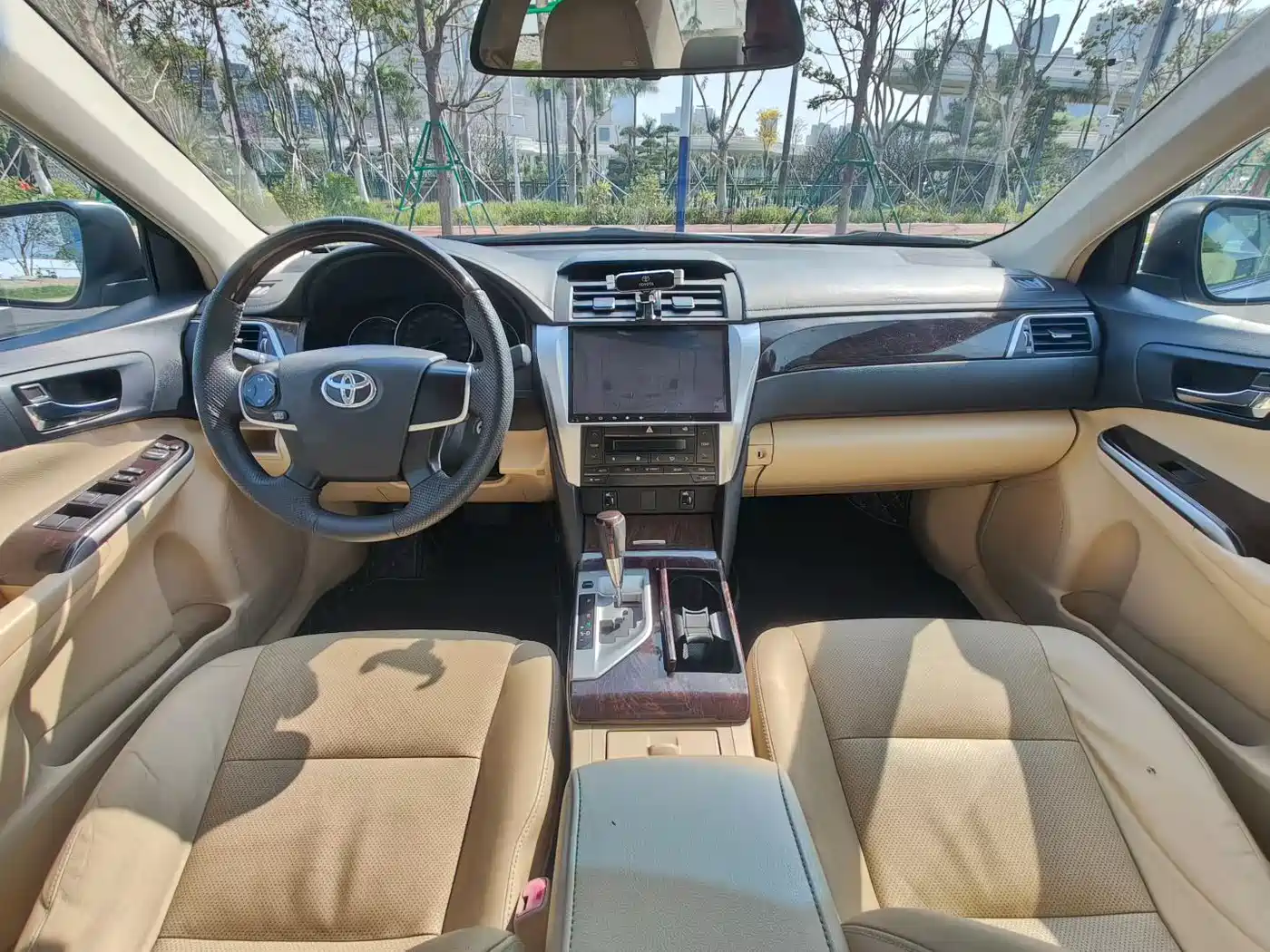 Toyota Camry 2015 2.0G Leading Edition фото 8