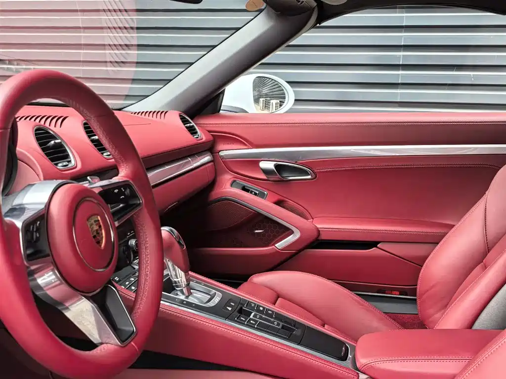 PORSCHE 718