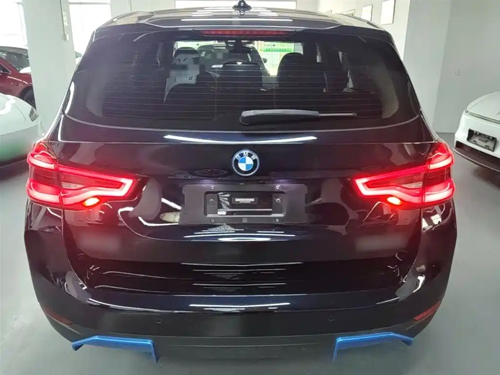 BMW iX3 2021 Leading фото 6