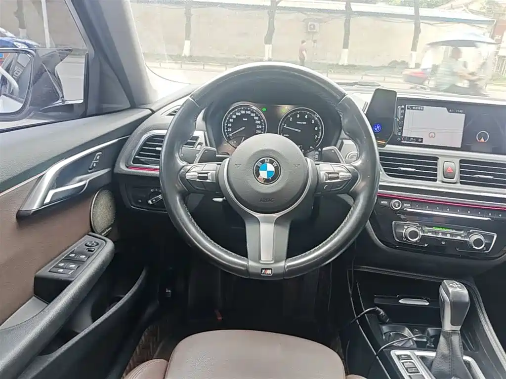 BMW 1 Series 2019 120i Leading M Sport Package фото 11
