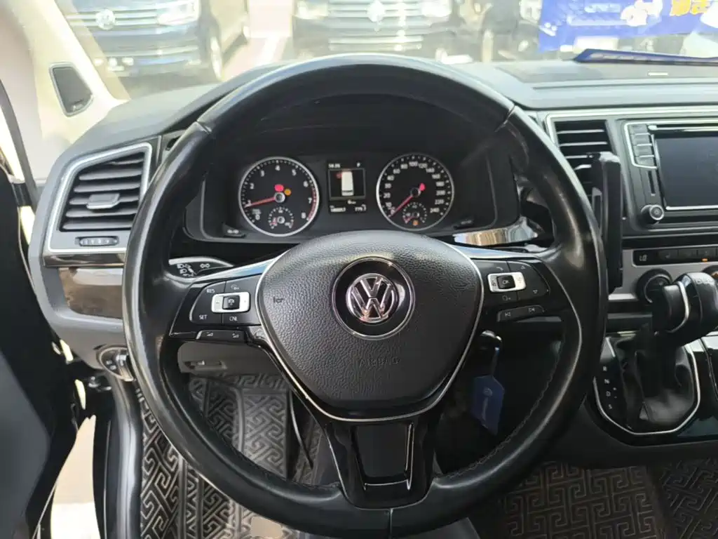 Volkswagen Multivan 2018 2018 2.0TSI 4WD Premium Edition 7-Seater