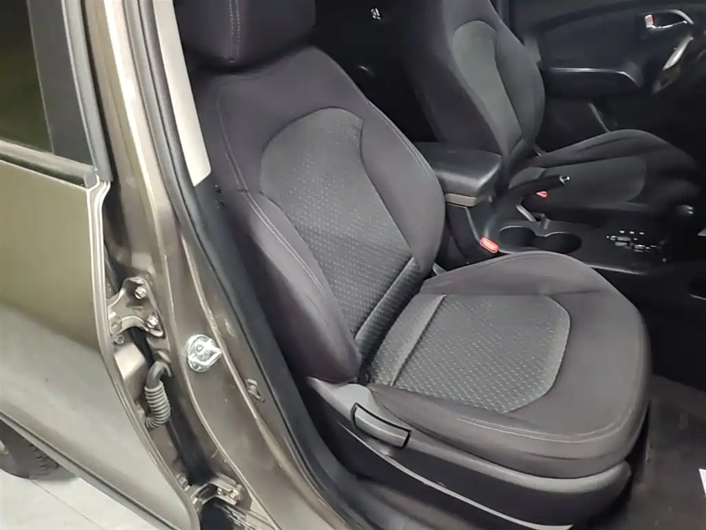 Hyundai Beijing Hyundai ix35 2013 2.0L Automatic 2WD Comfort GL China IV фото 25