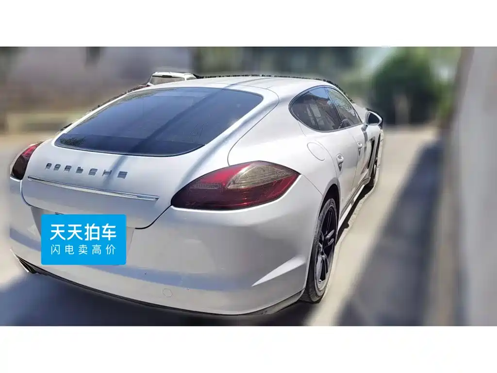 Photo 2 - Porsche Panamera