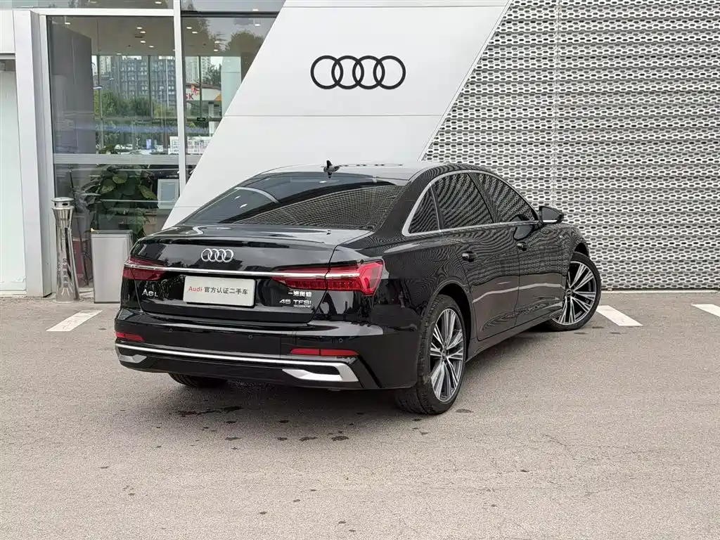Фото 5 - Audi A6L
