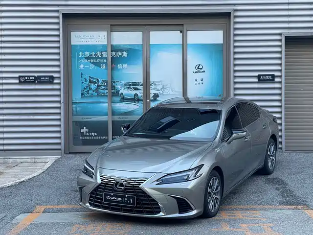 Lexus ES 2025 300h Ultimate Edition — фото 1