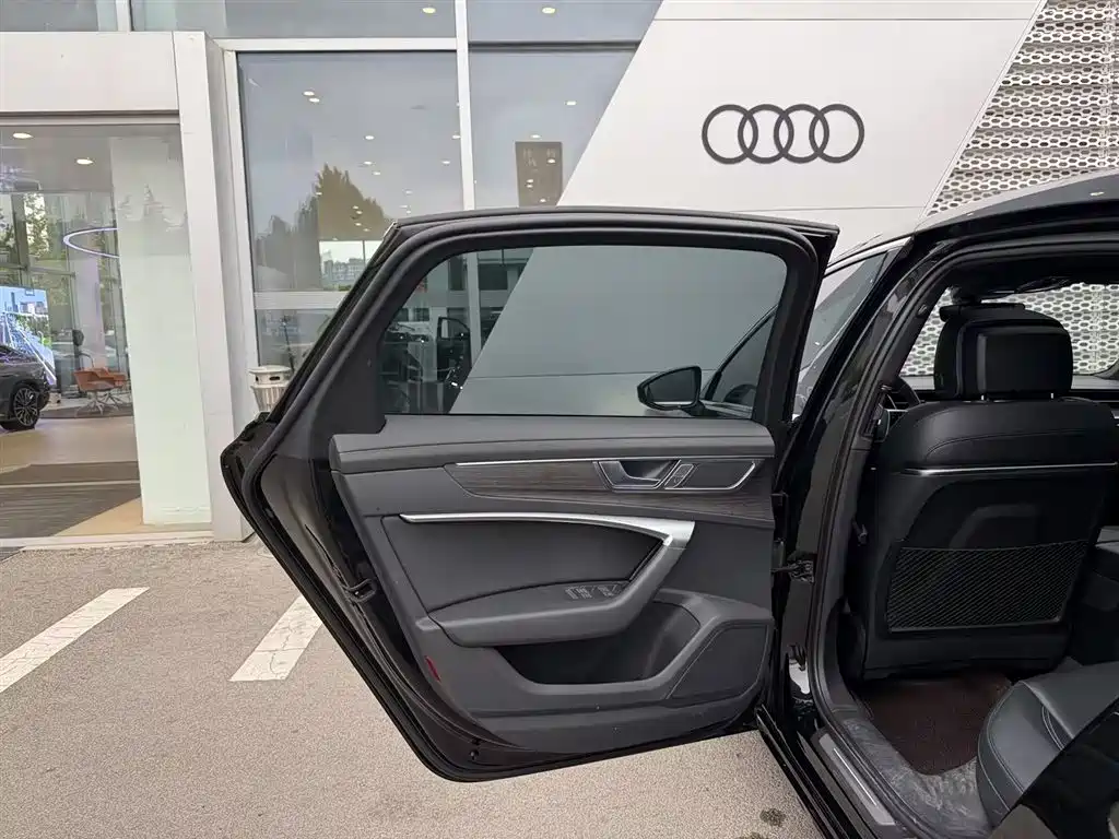 Фото 16 - Audi A6L