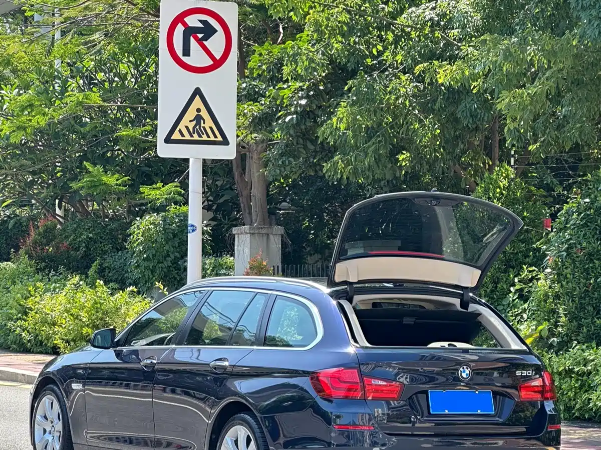 BMW 5 Series (Import) 2012 530i Leading Touring Edition фото 8