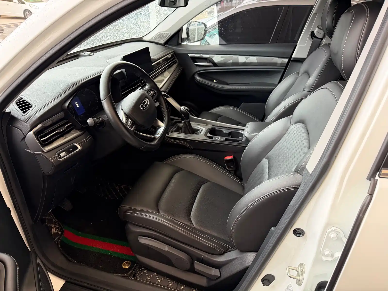 Photo 4 - Geely Emgrand X6