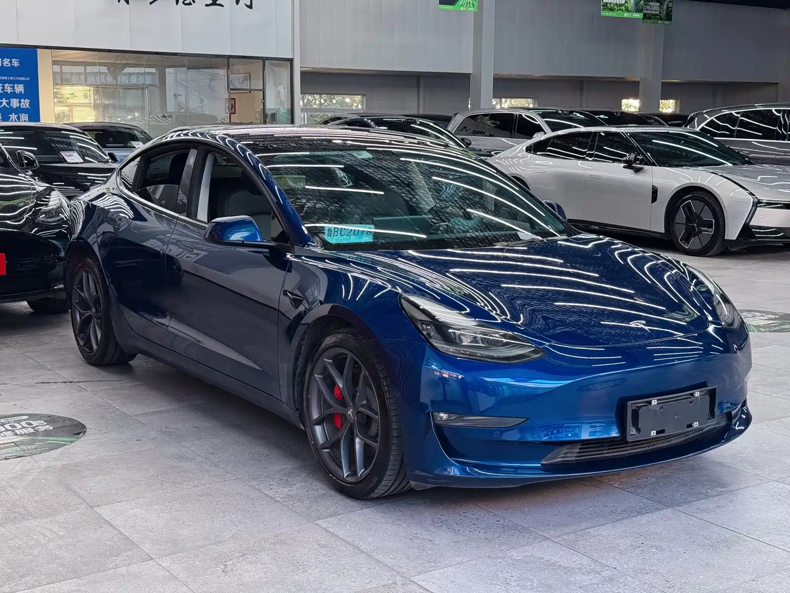 Фото 3 - Tesla Model 3
