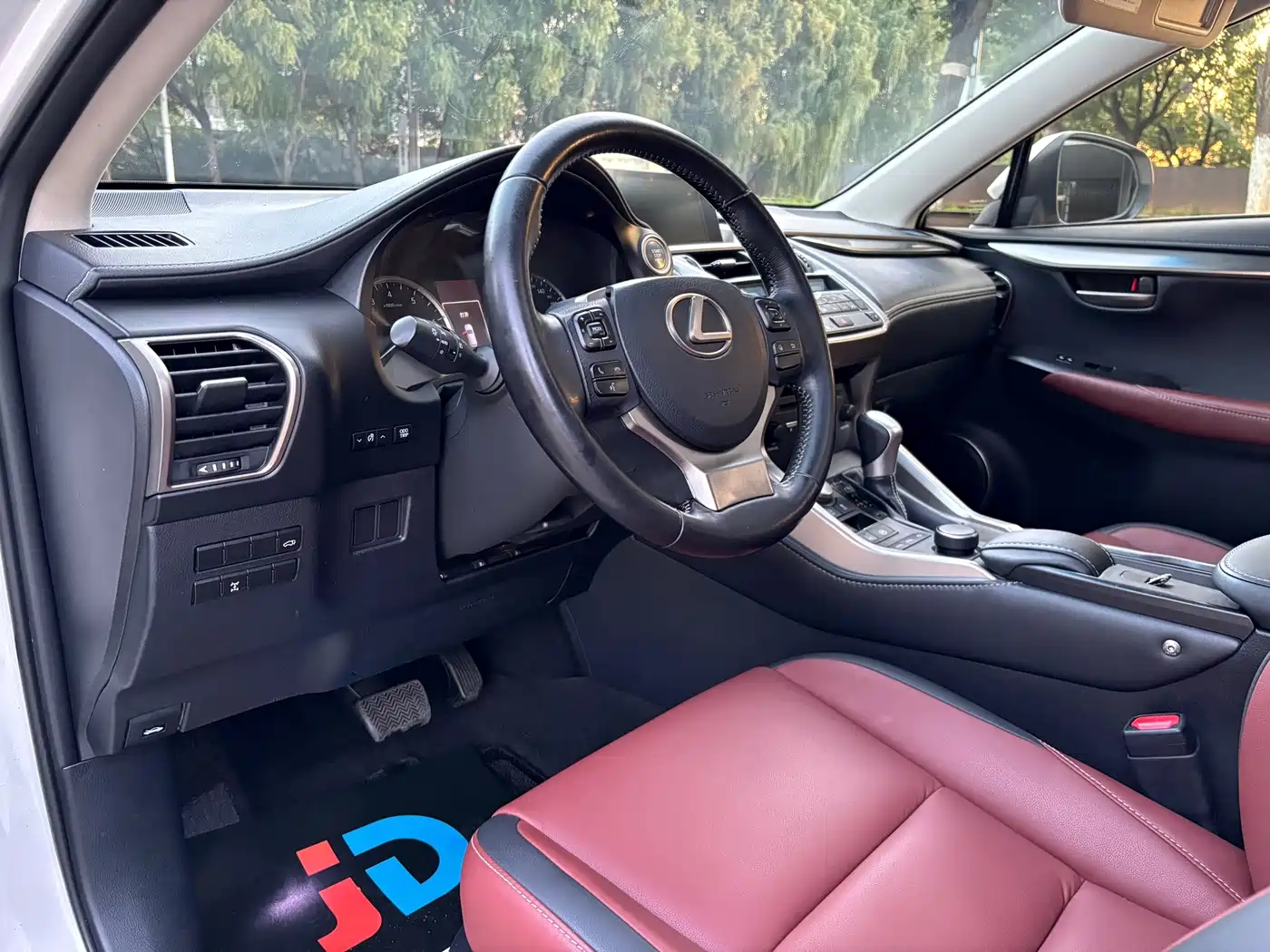 Фото 15 - Lexus NX