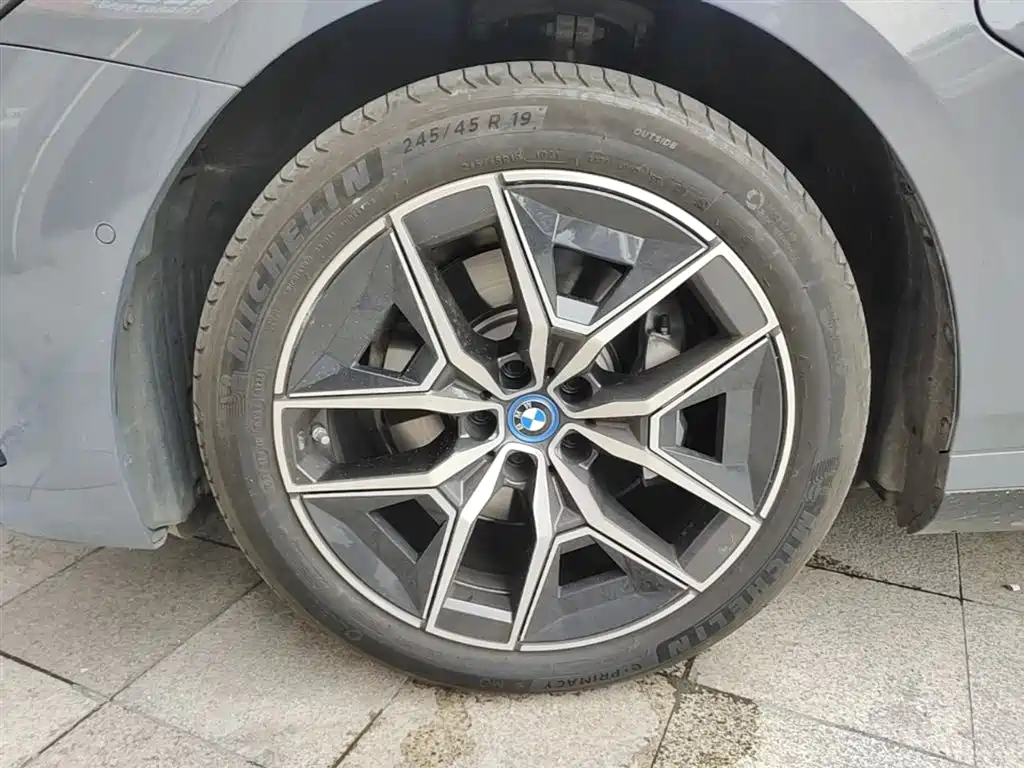 BMW i5 2024 eDrive 35L M Sport Package фото 23
