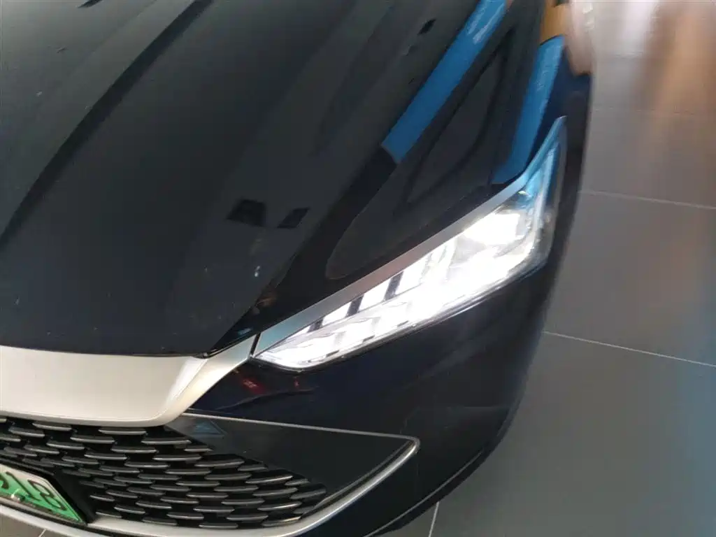 BYD Qin PLUS 2023 Champion Edition DM-i 55KM Leading фото 24