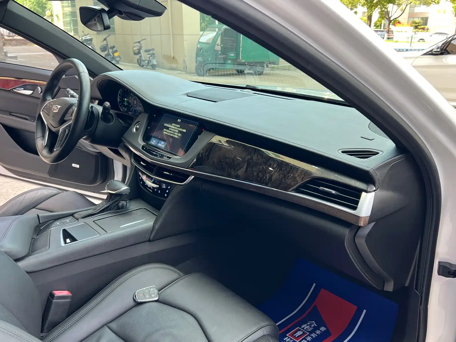 Фото 23 - Cadillac CT6