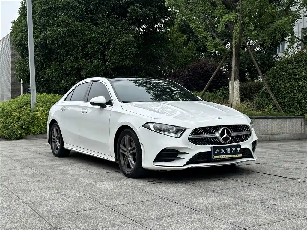 Mercedes-Benz A-Class 2021 A 180 L Sports Sedan фото 3