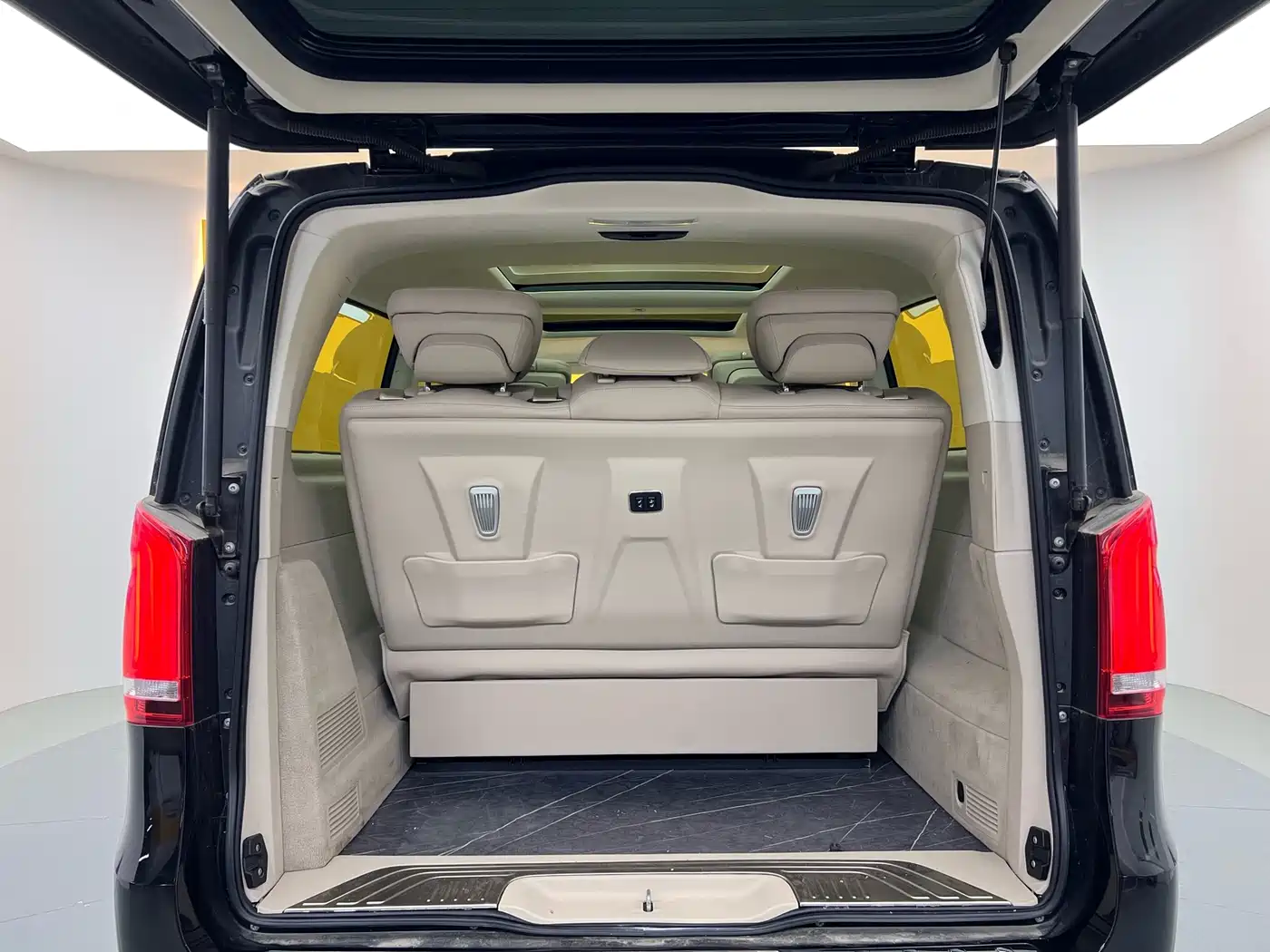 Mercedes-Benz V-Class 2021 V 260 L Long Wheelbase Luxury Edition фото 32