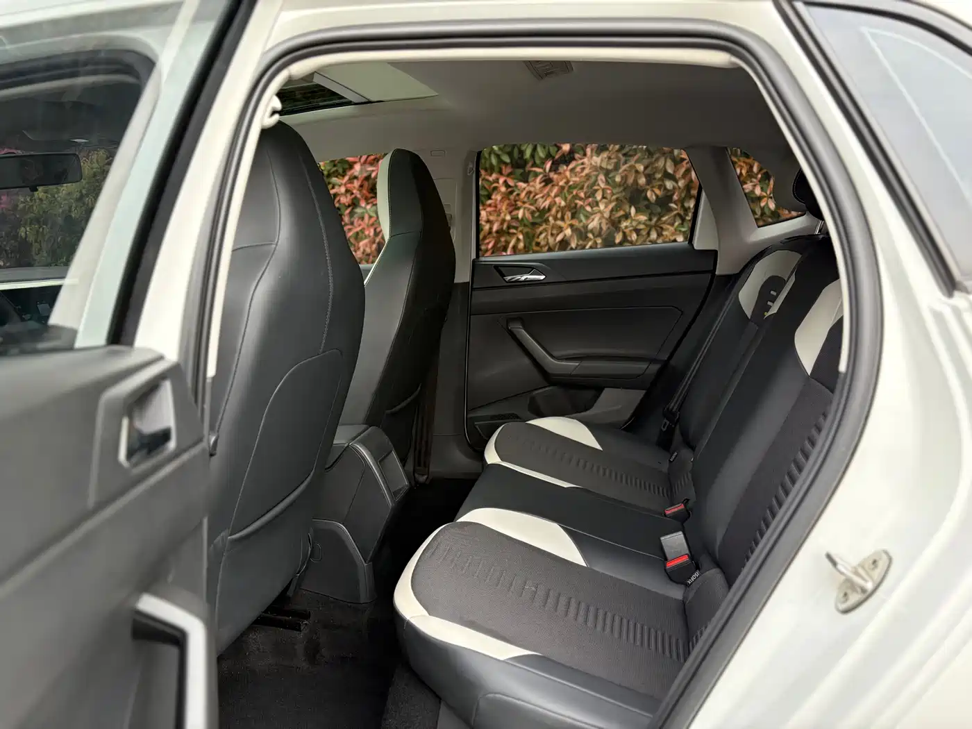 Volkswagen Polo 2019 Plus 1.5L Automatic Colorful Tech Edition фото 7