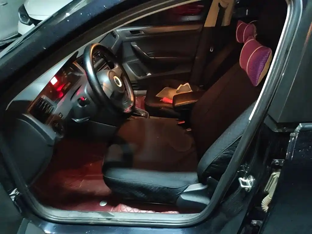 Volkswagen Santana 2015 1.6L Automatic Trend Edition фото 15