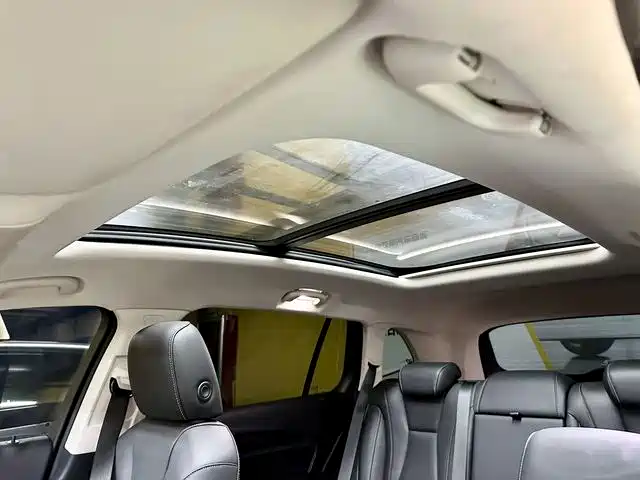 Photo 10 - Buick Envision Plus