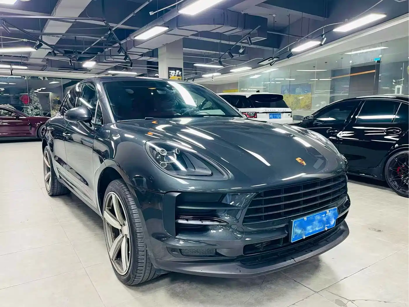 PORSCHE MACAN