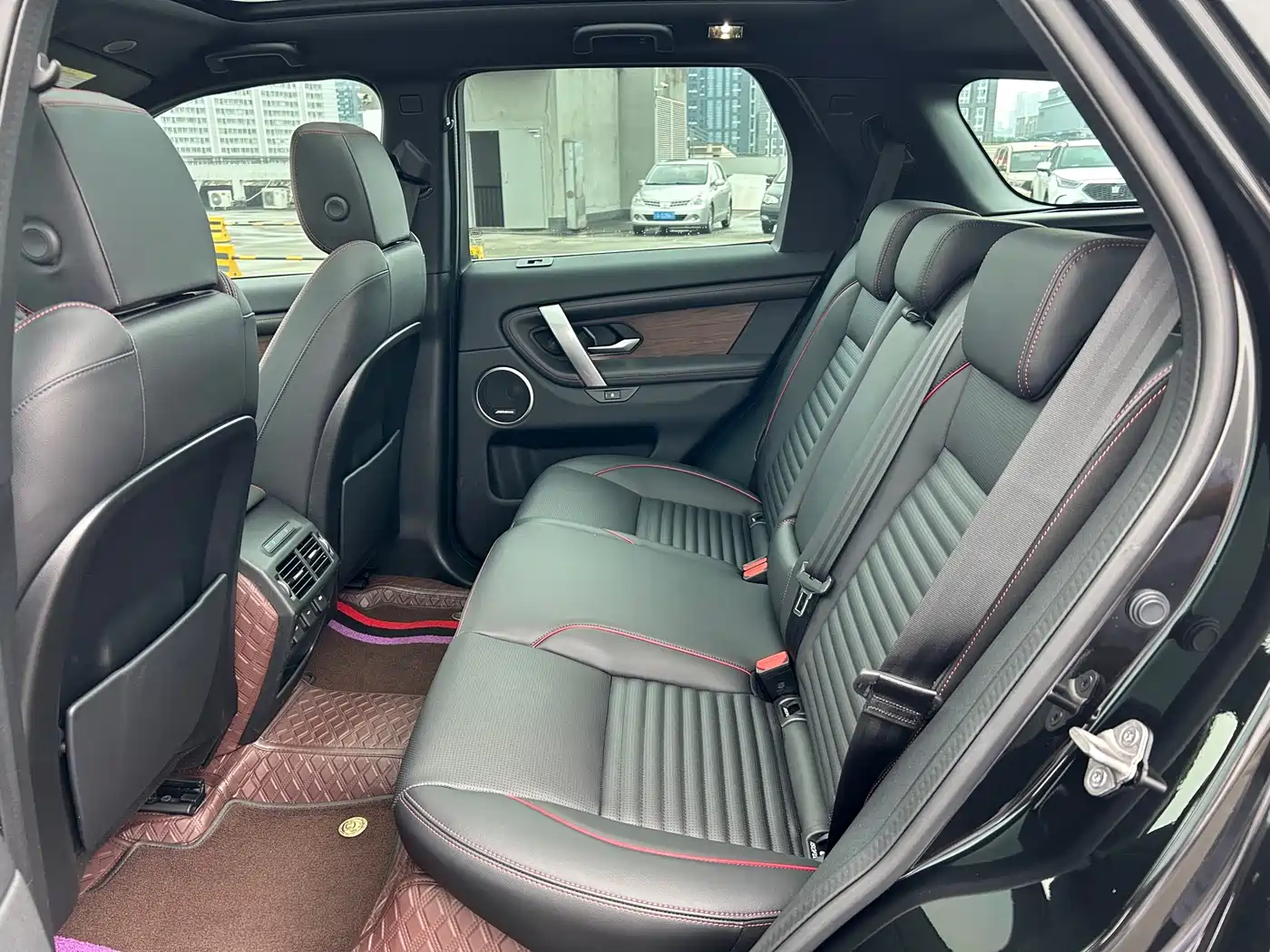 Land Rover Discovery Sport 2023 249PS R-Dynamic S Performance Version фото 11