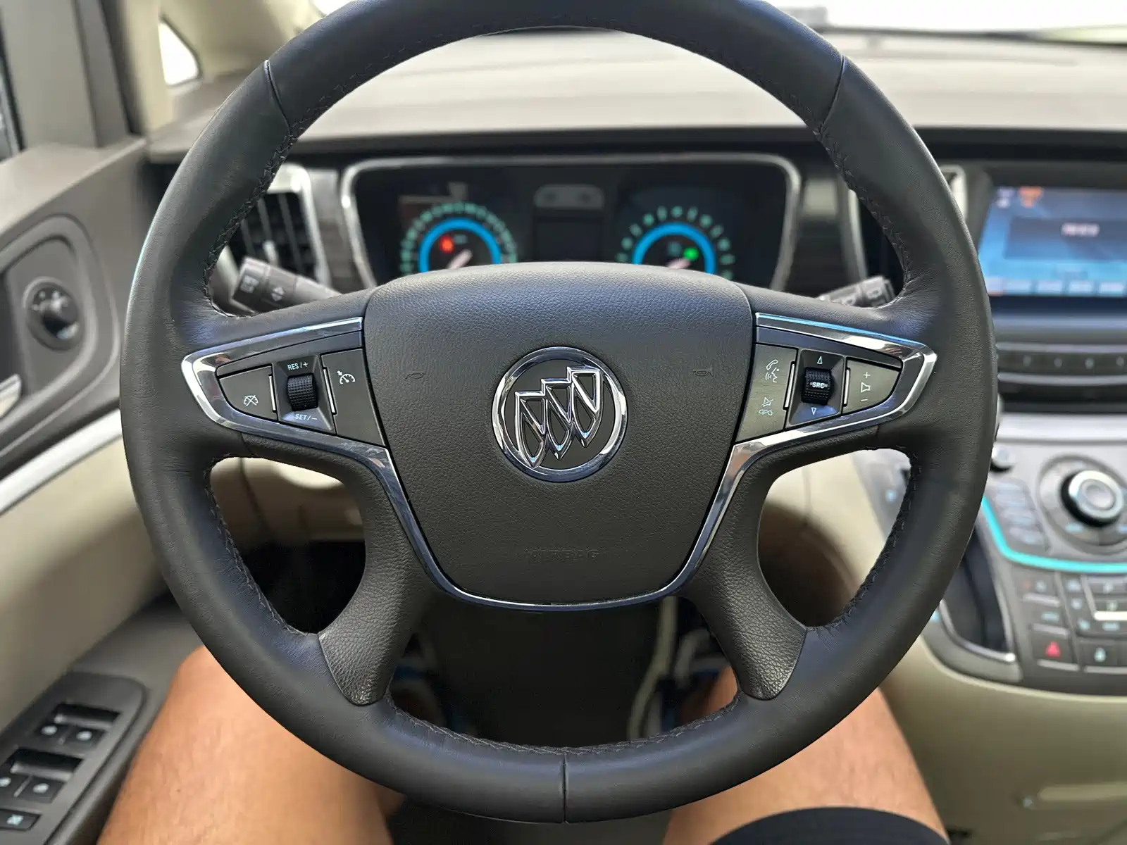 Photo 22 - Buick GL8