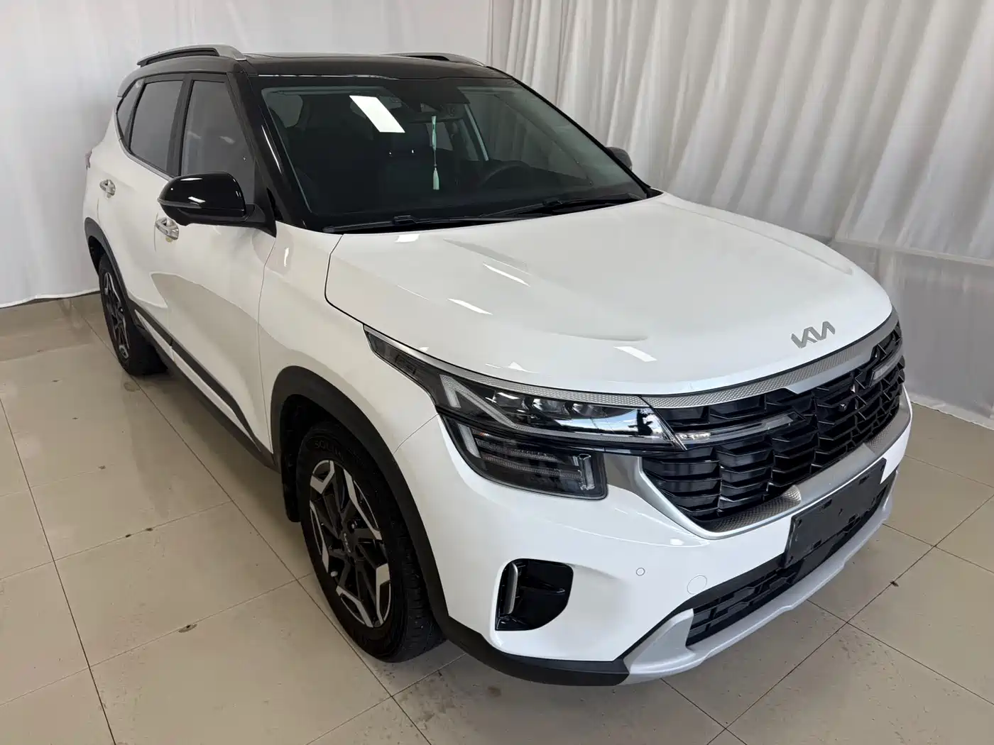 Kia Seltos 2023 1.5L CVT Premium Edition фото 2