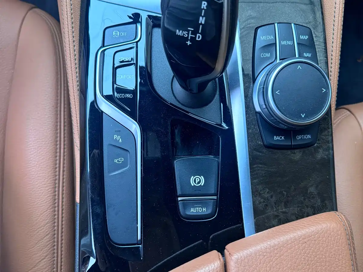 BMW 5 Series 2020 530Li Exclusive M Sport Package фото 10