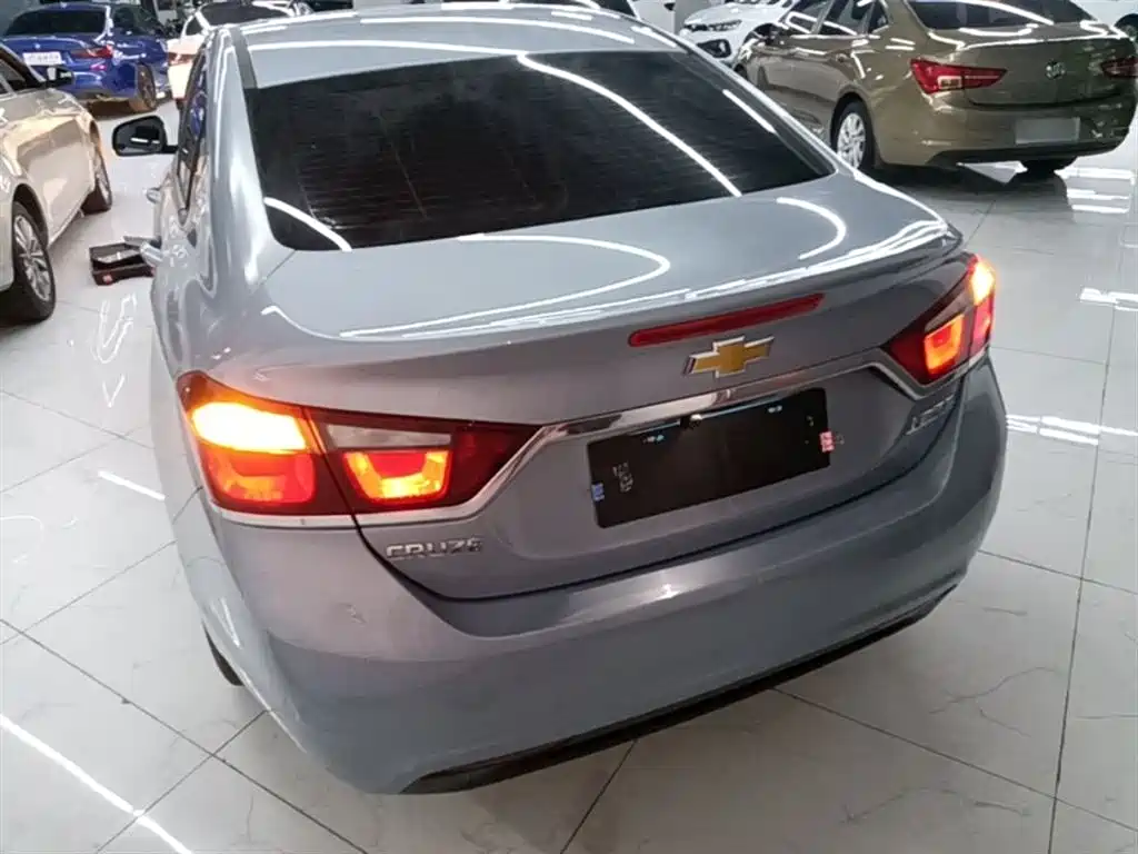 Chevrolet Cruze 2015 1.5L Automatic Fashion Navigation Edition фото 5