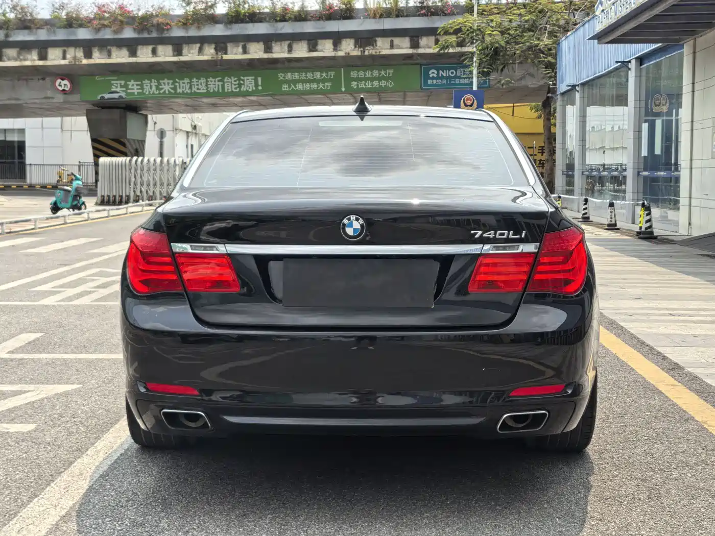 BMW 7 Series 2009 740Li Luxury фото 16