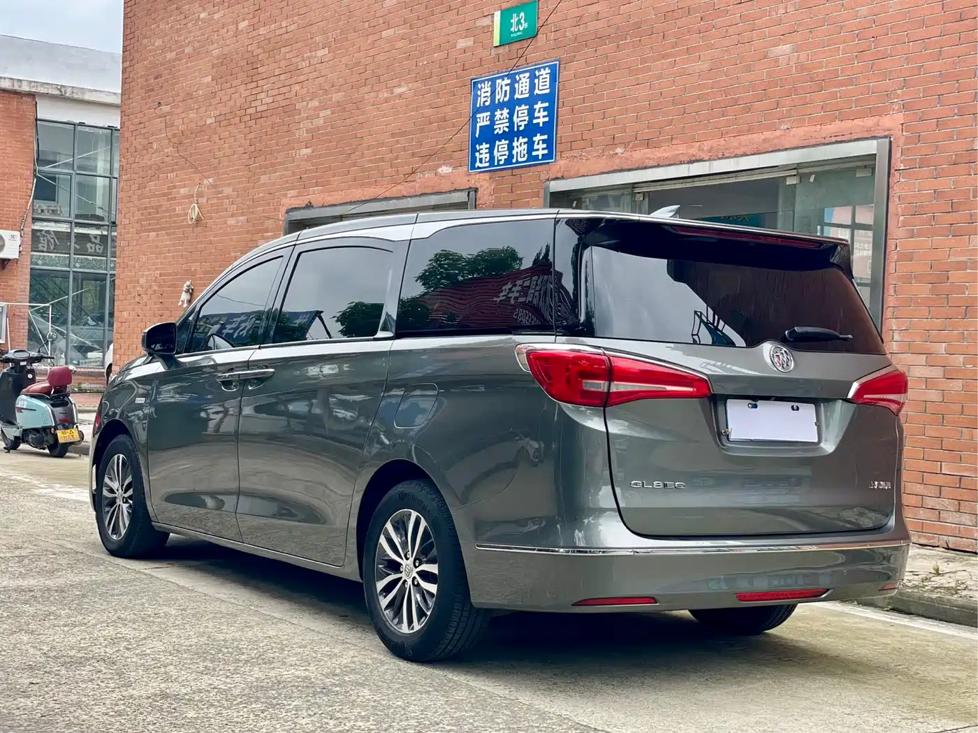 Buick GL8 2017 ES 28T Luxury China V фото 3