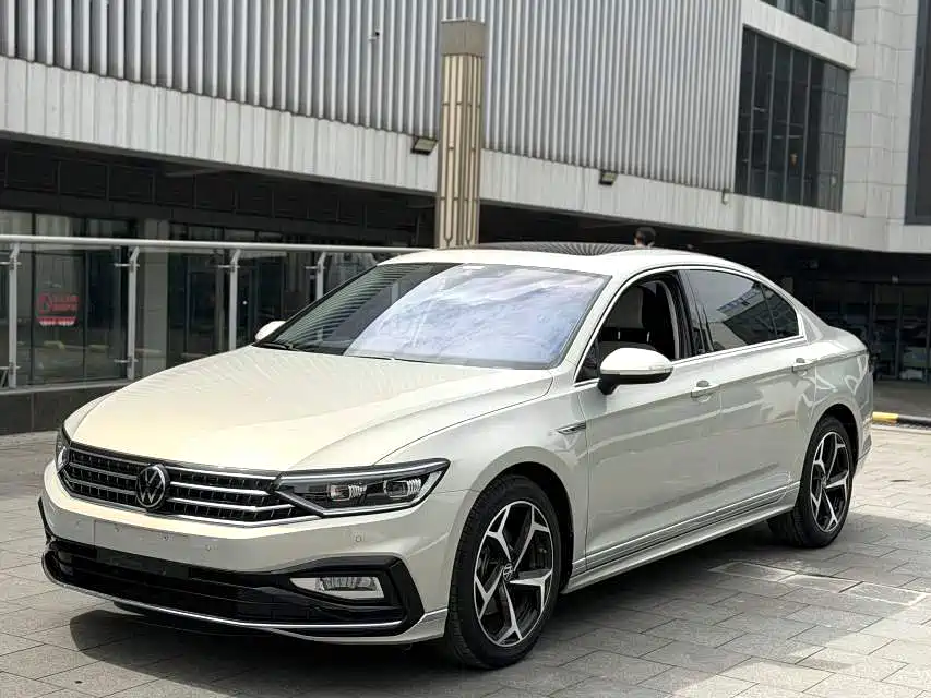 VOLKSWAGEN MAGOTAN 2023