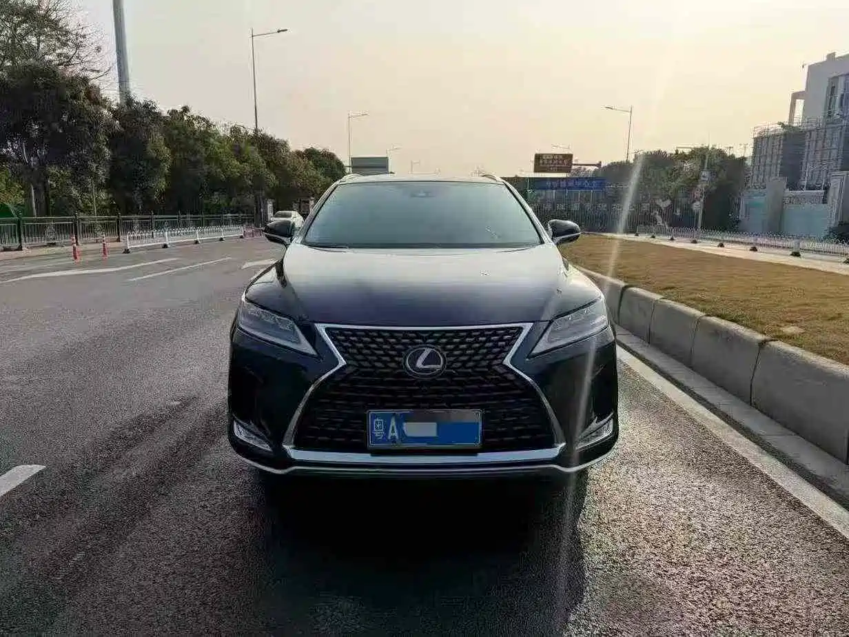Фото 2 - Lexus RX