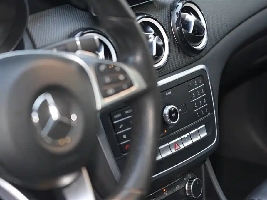 Mercedes-Benz GLA 2018 GLA 200 Dynamic фото 11