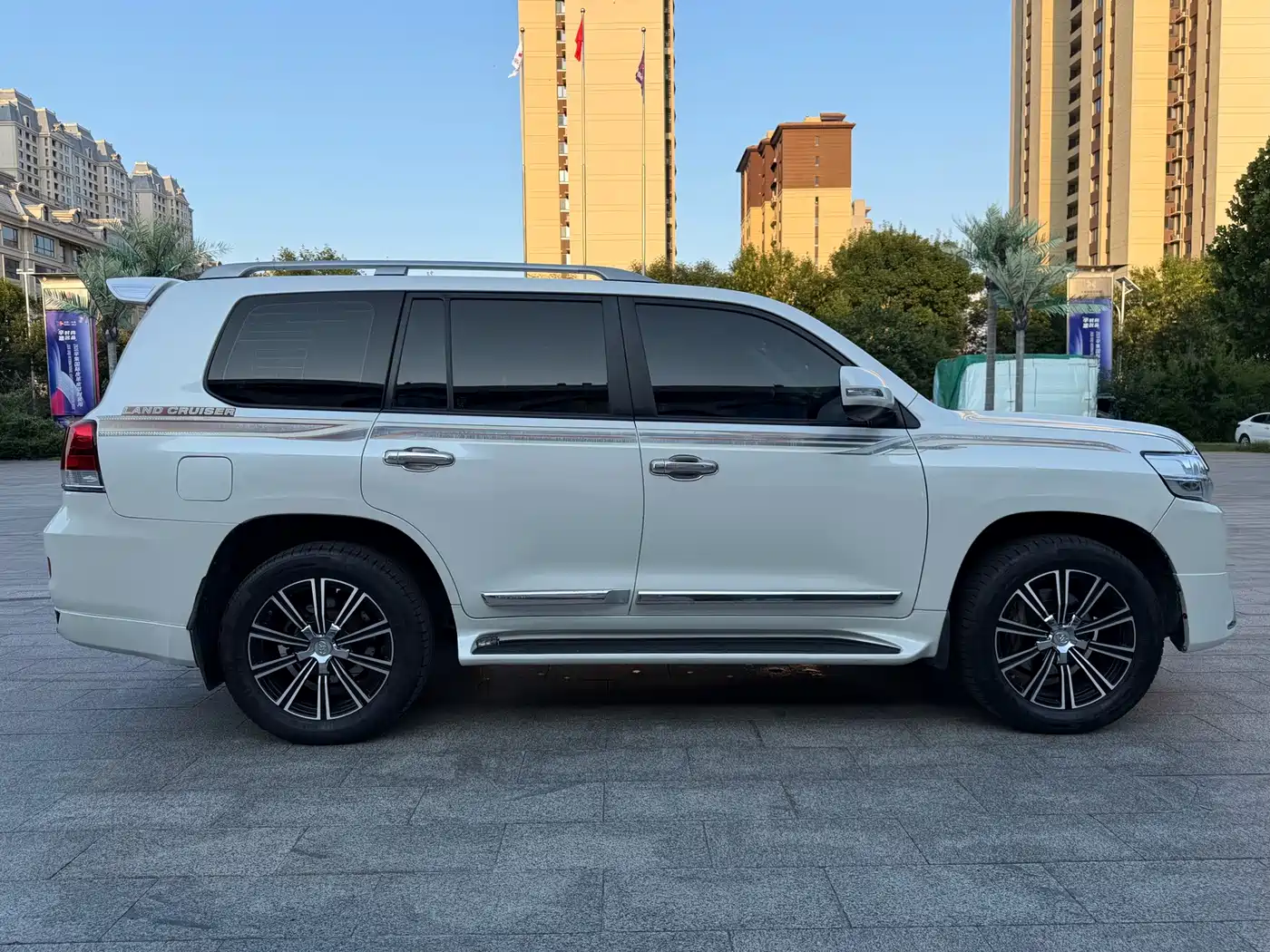 Toyota Land Cruiser (Import) 2019