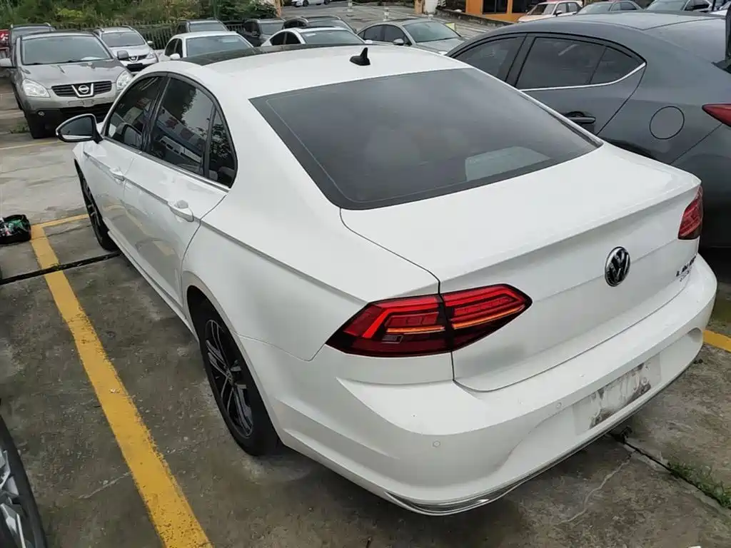 VOLKSWAGEN LINGDU
