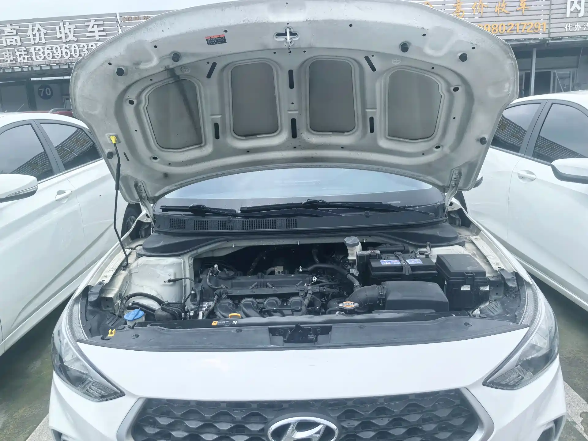 Photo 12 - Hyundai Elantra