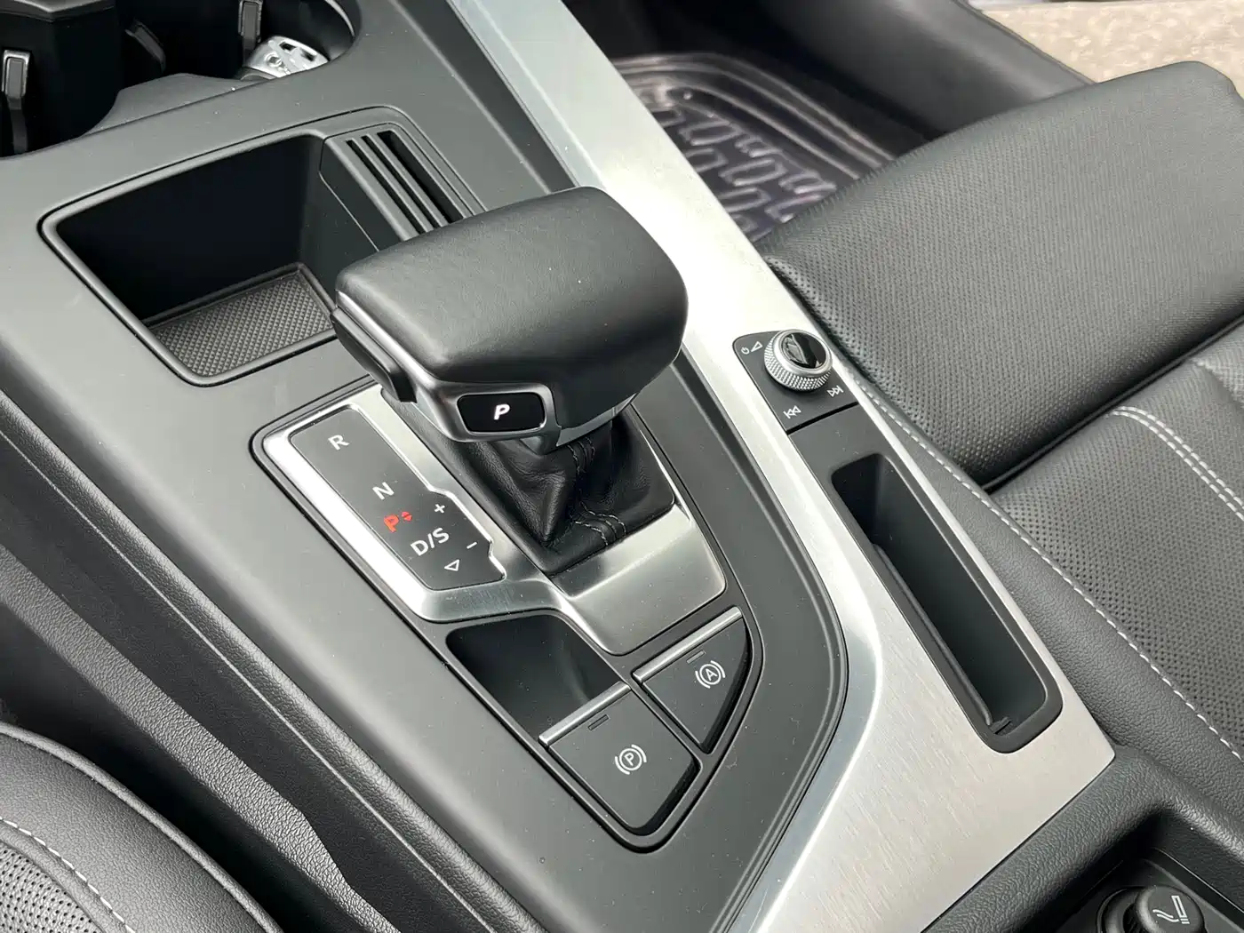 Audi A4L 2022 40 TFSI Luxury Elegance фото 7