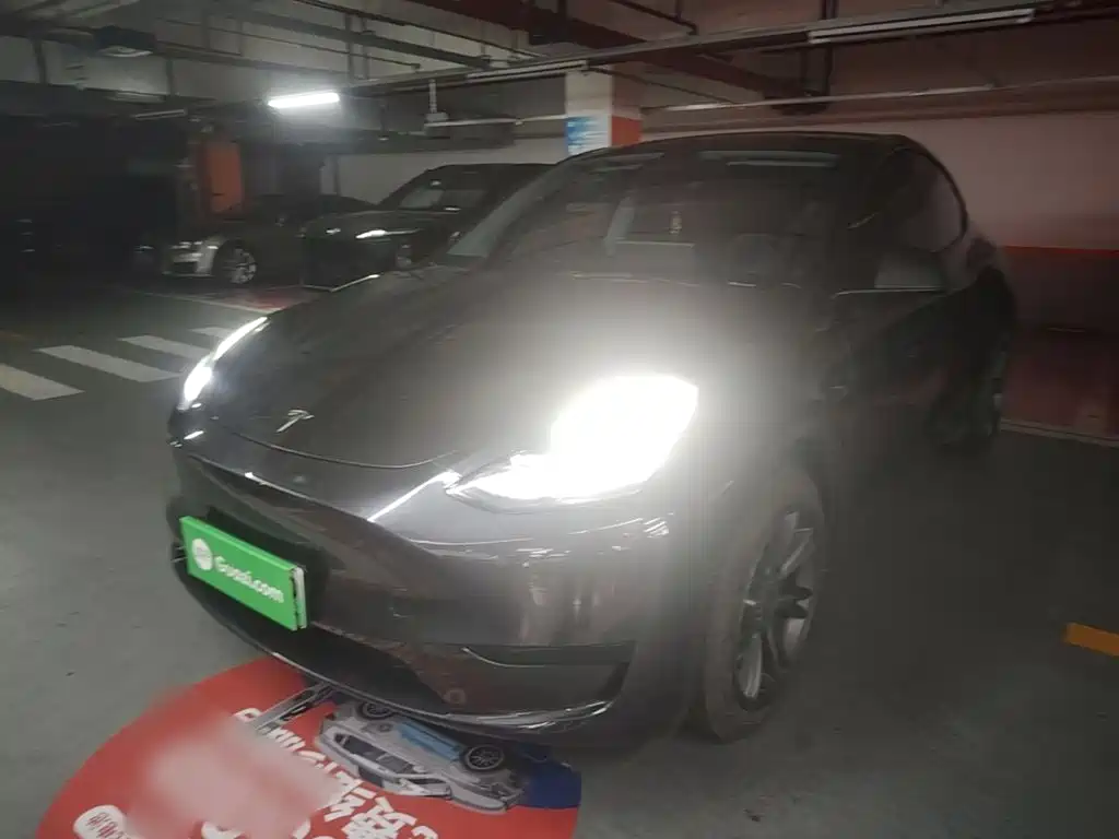 Tesla Model Y 2024