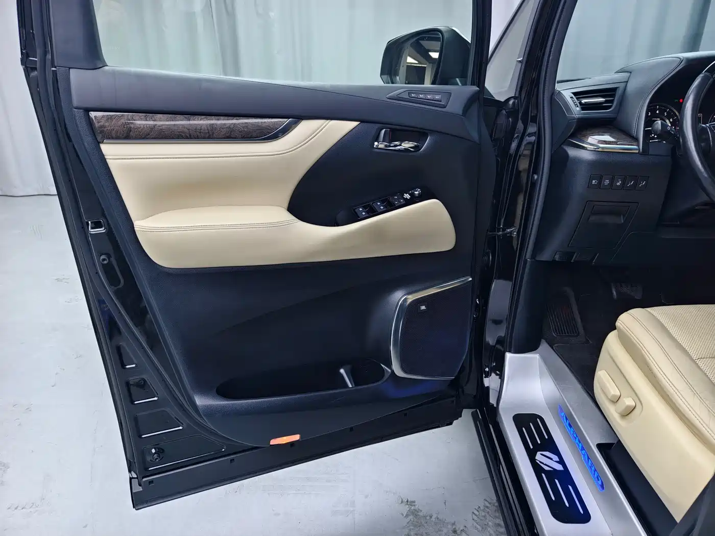 Toyota Alphard 2018 Facelift 3.5L Premium Edition фото 7
