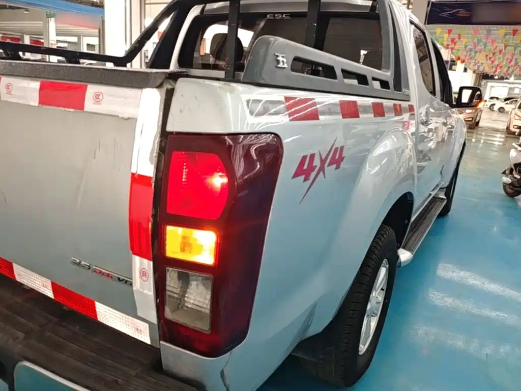 Isuzu D-MAX 2016 2015 2.5T 4WD Automatic Super Luxury 4JK1