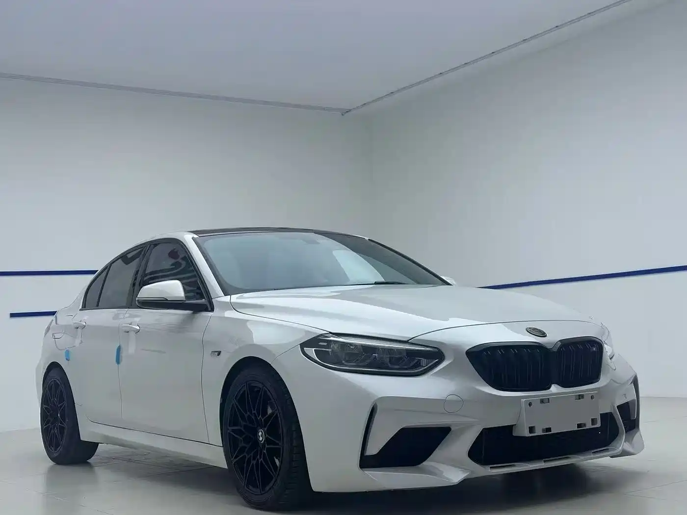 BMW 1 Series 2021 120i M Sport Shadow Edition фото 3