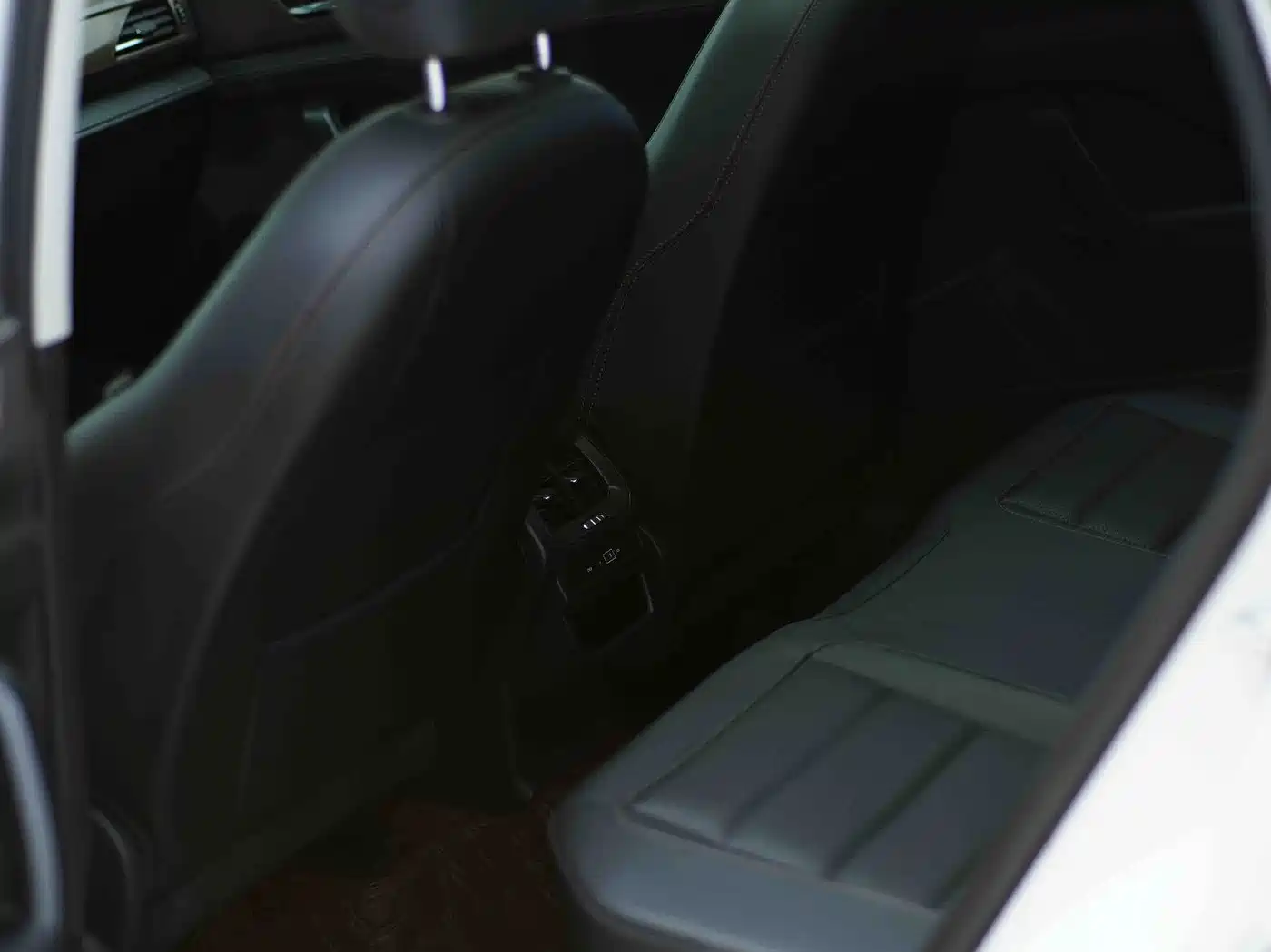 Volkswagen Tharu 2022 280TSI FWD Luxury Edition фото 27