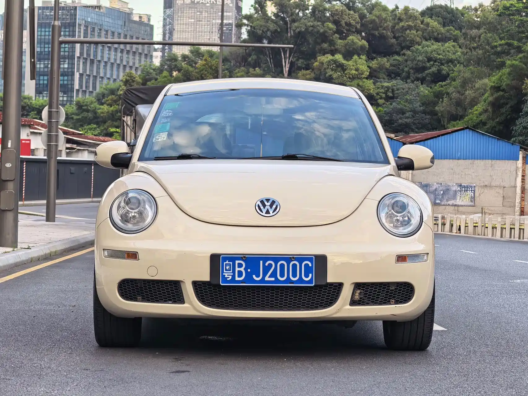 Photo 2 - Volkswagen Beetle