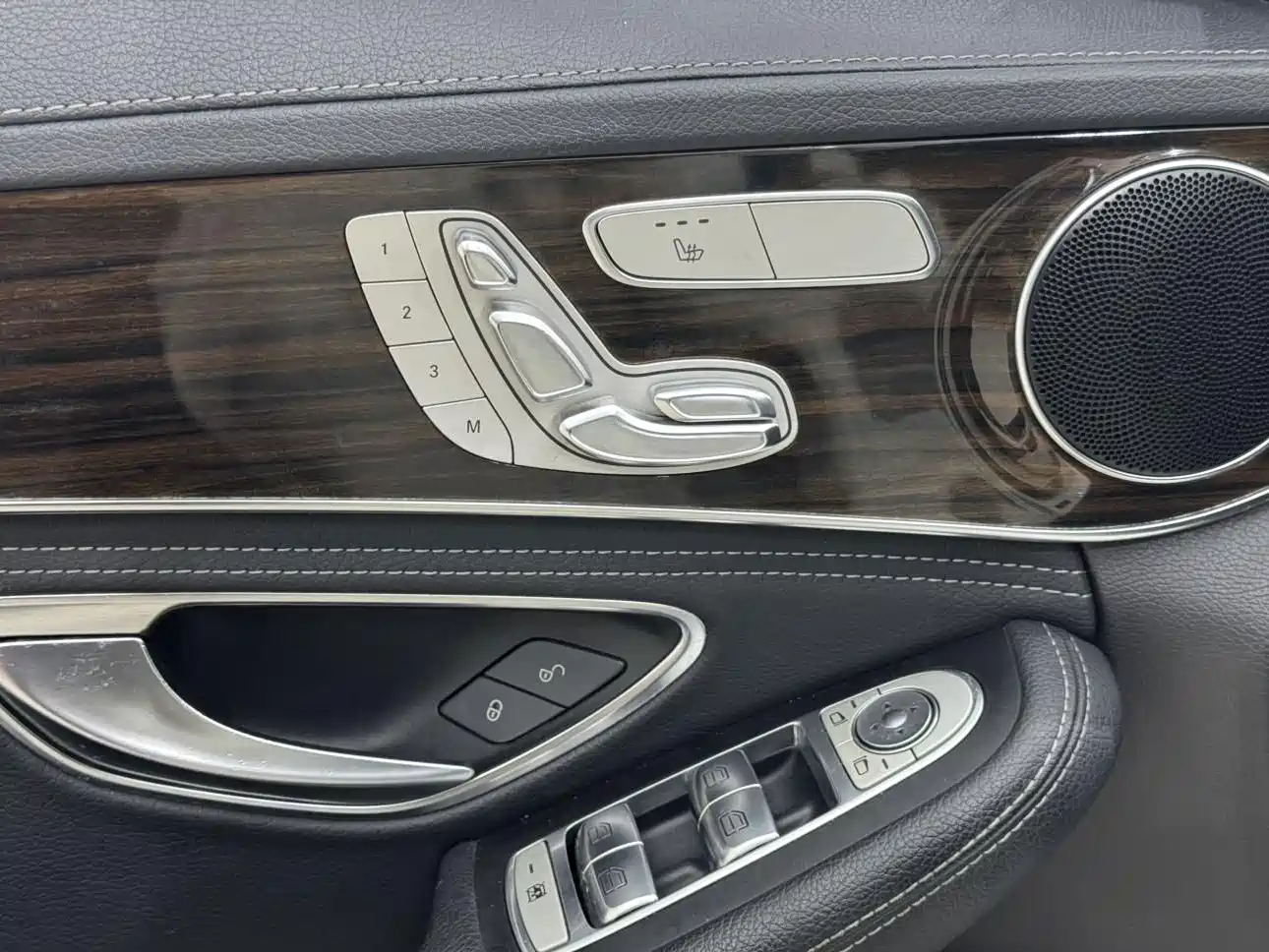 Photo 10 - Mercedes-Benz C-Class
