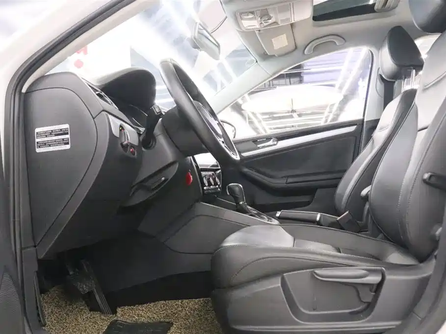 Volkswagen Sagitar 2015 230TSI Automatic Comfort фото 13