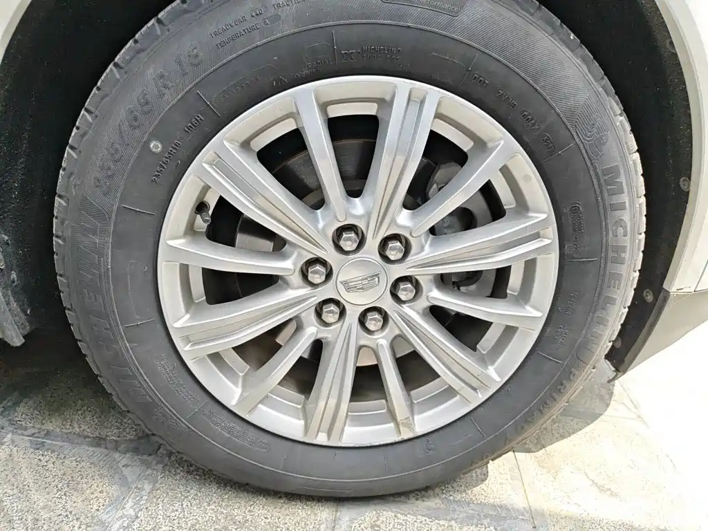 Фото 8 - Cadillac XT5