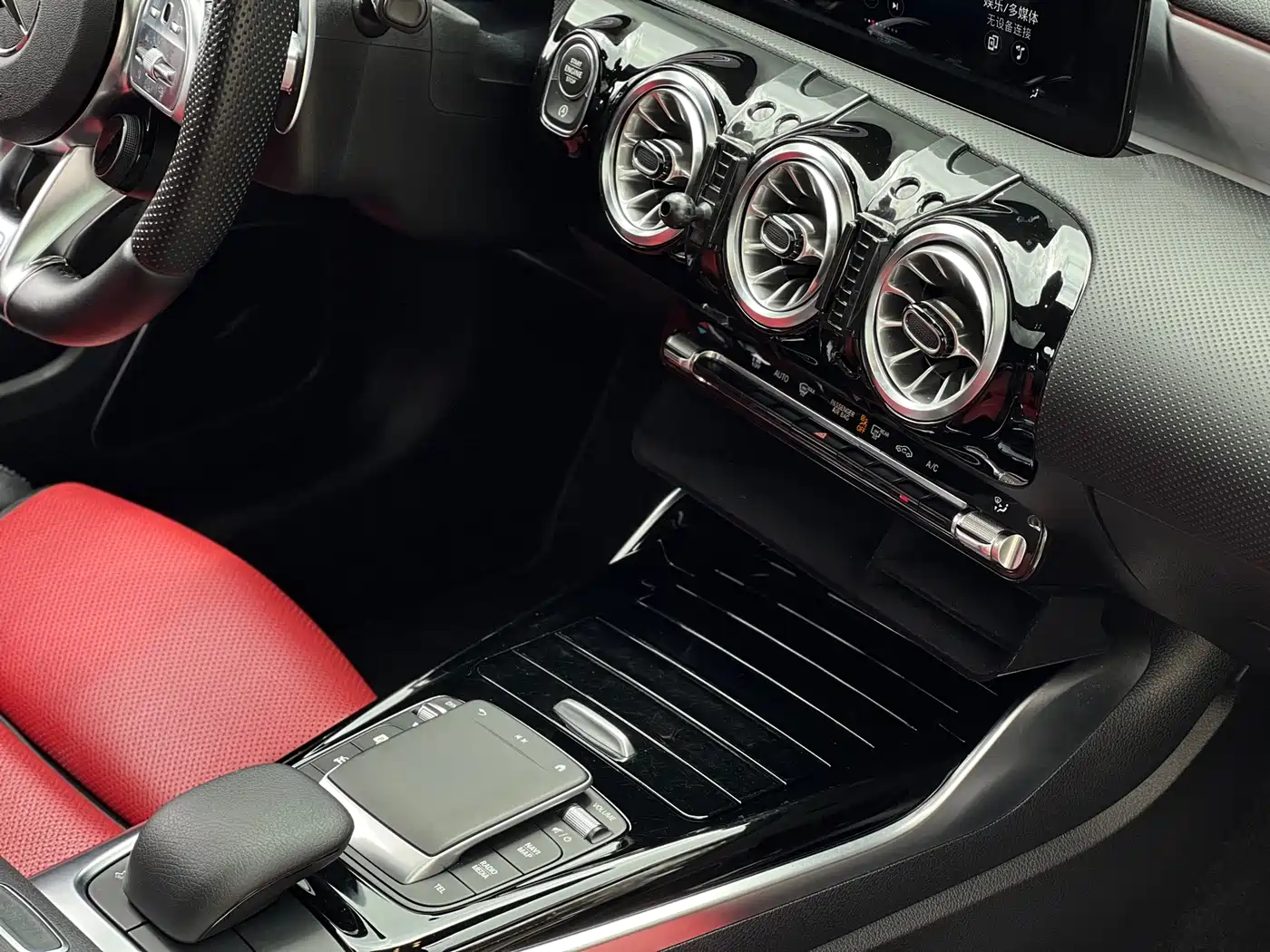 Mercedes-Benz A-Class AMG (Import) 2020 AMG A 35 4MATIC фото 13