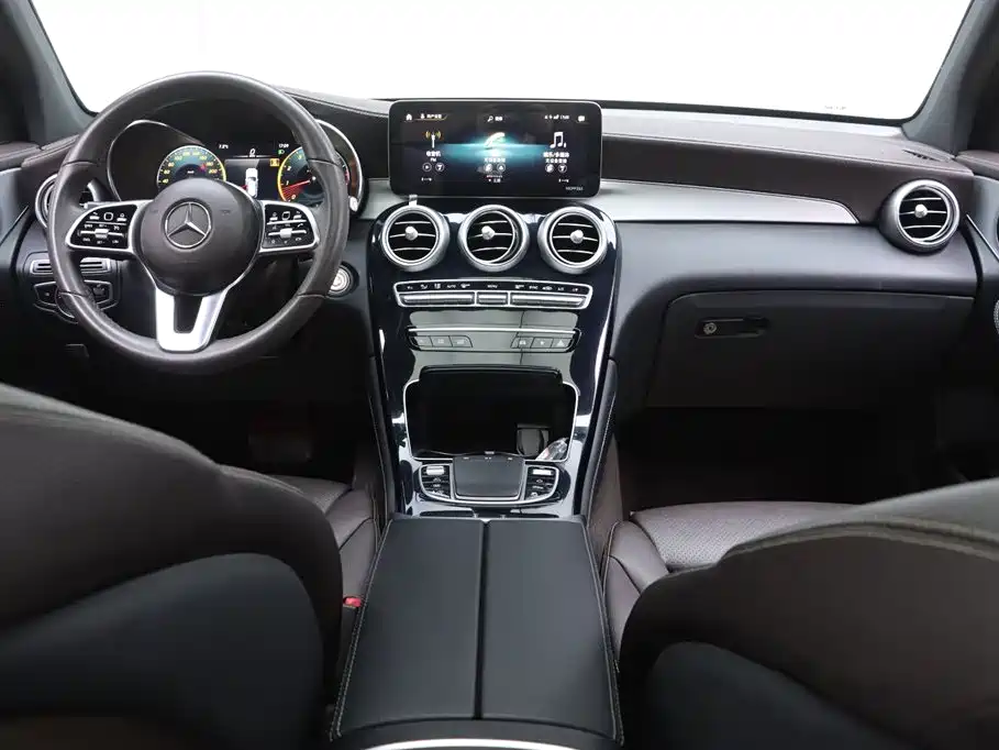 Mercedes-Benz GLC 2021 GLC 260 L 4MATIC Sporty фото 26